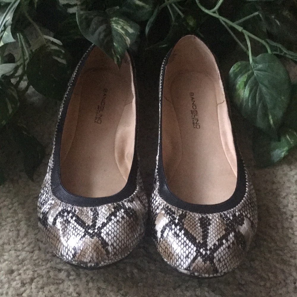 Bandolino Snake Skin Flats!